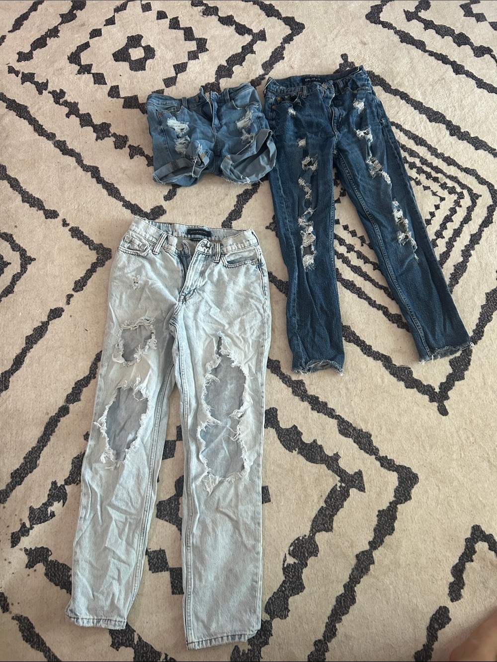 Aeropostale Distressed Blue Denim Short & jeans